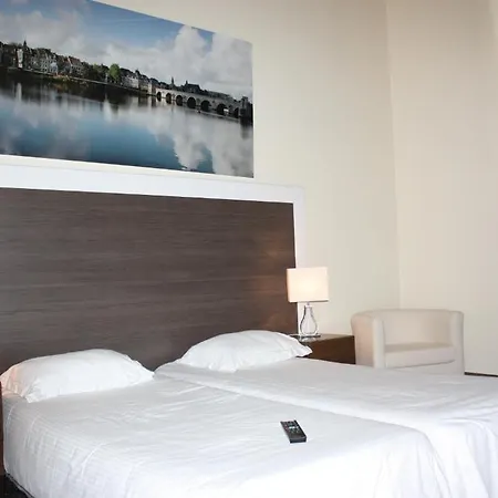 Sansa Hotel *