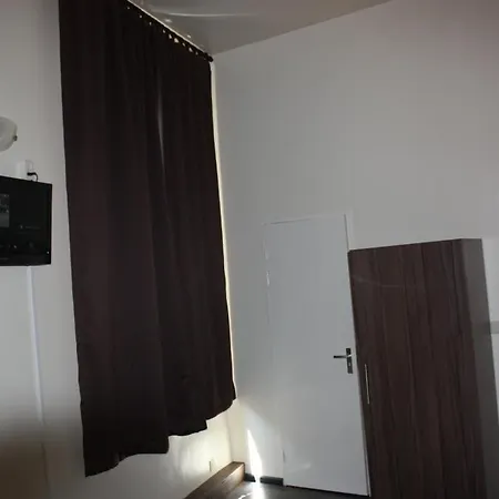 Sansa Hotel *