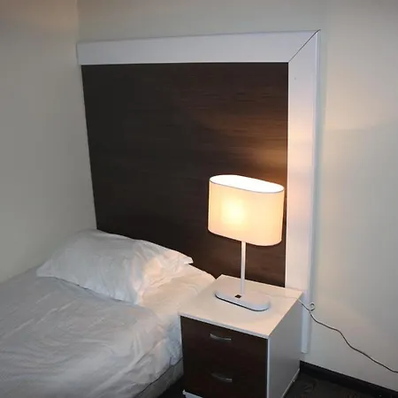 Sansa Hotell *